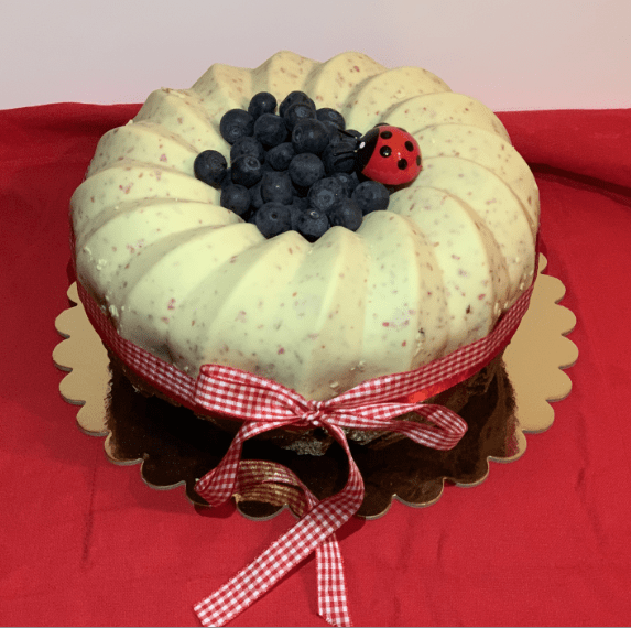 Receta de Bundt Cake marmolado con cobertura de chocolate blanco